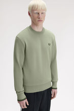 Cargar imagen en el visor de la galería, SUDADERA C. REDONDO FRED PERRY VERDE
