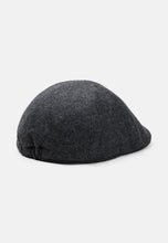 Cargar imagen en el visor de la galería, GORRA CON VISERA CON LANA
