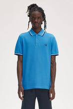 Cargar imagen en el visor de la galería, POLO FRED PERRY AZULON/MARINO/BLANCO
