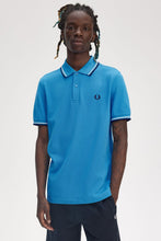 Cargar imagen en el visor de la galería, POLO FRED PERRY AZULON/MARINO/BLANCO
