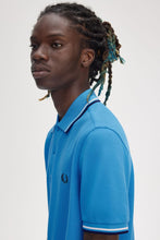 Cargar imagen en el visor de la galería, POLO FRED PERRY AZULON/MARINO/BLANCO
