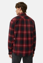 Cargar imagen en el visor de la galería, CAMISA GRUESA CUADROS ROJOS NEGRO
