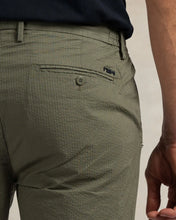 Cargar imagen en el visor de la galería, BERMUDA JOGER ALG VERDE
