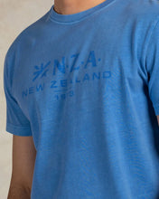 Cargar imagen en el visor de la galería, CAMISETA NZA AZUL
