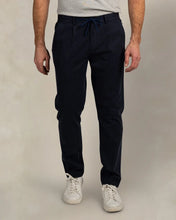 Cargar imagen en el visor de la galería, PANTALÓN CHINO CON CORDON Y GOMA MARINO
