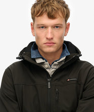 Cargar imagen en el visor de la galería, CHAQUETA TREKKER SOFT SHELL CON CAPUCHA
