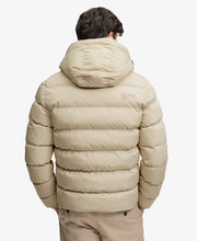 Cargar imagen en el visor de la galería, CAZADORA PUFFER CON CAPUCHA CRUDA

